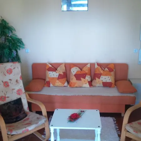 Viktória Apartamento *