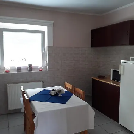 Viktória Apartamento *